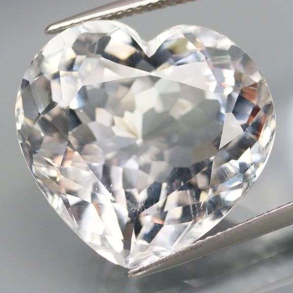 Superb 27.91ct top gem grade diamond white Quartz