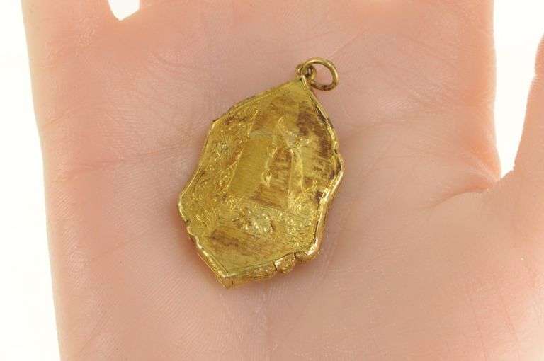 14K Yellow Gold Elaborate Painted Japanese Soldier Engraved Pendant