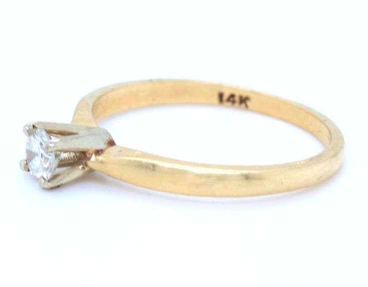 14kt Yellow gold diamond solitaire ring