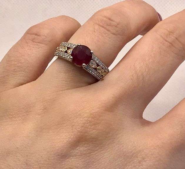 UNIQUE AND ELEGANT 18K WHITE GOLD RUBY AND DIAMOND RING