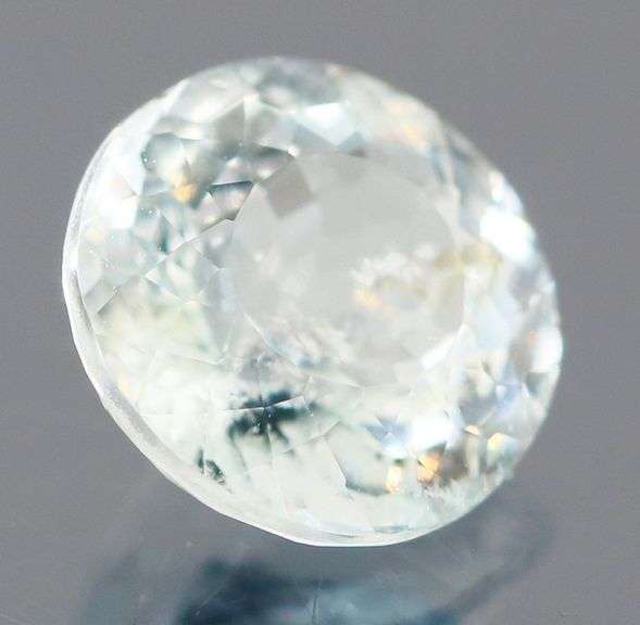 Bright .99ct platinum blue round cut Aquamarine