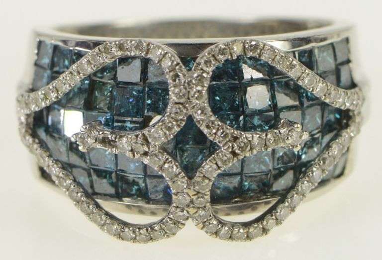 14K White Gold 1.75 Ctw Blue and White Diamond Heart Ring