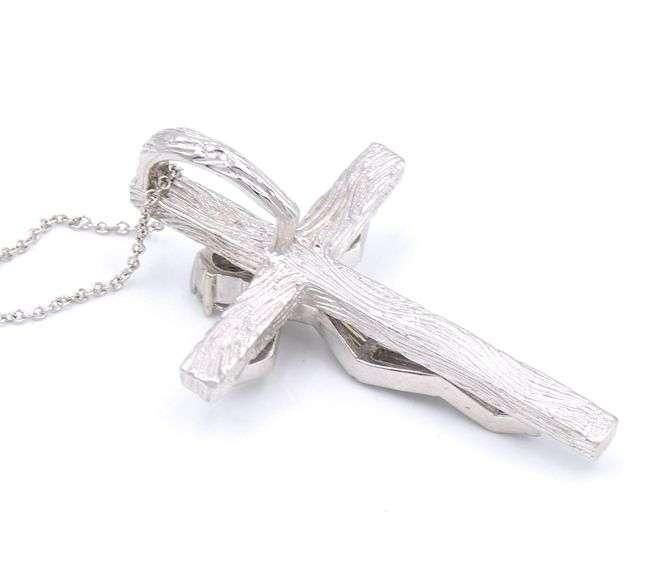 18kt White gold 1.05ctw baguette and oval diamond crucifix pendant on chain