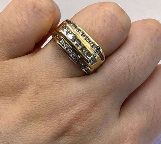 STYLISH AND ELEGANT 14K YELLOW GOLD PRINCESS AND ROUND CUT MEN’S DIAMOND RING