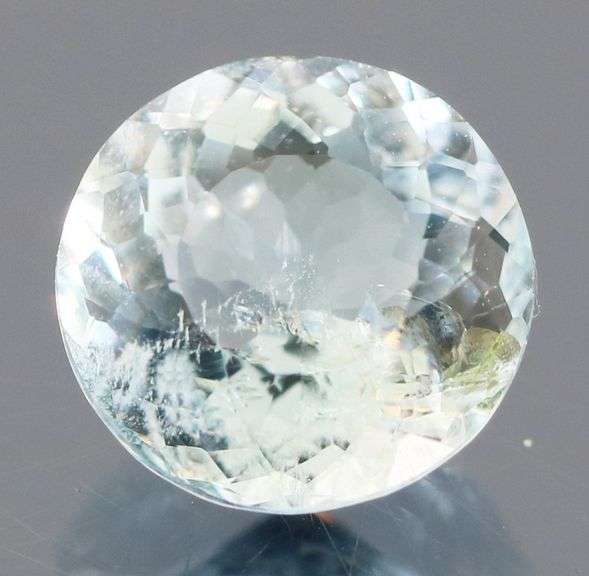 Bright .99ct platinum blue round cut Aquamarine
