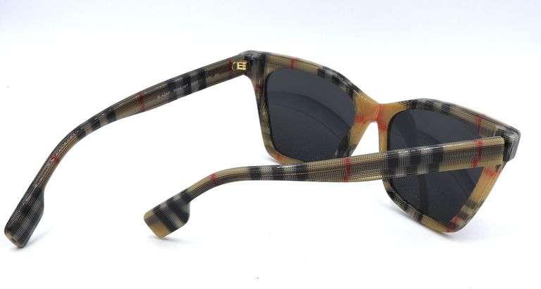 Burberry Nova check sunglasses