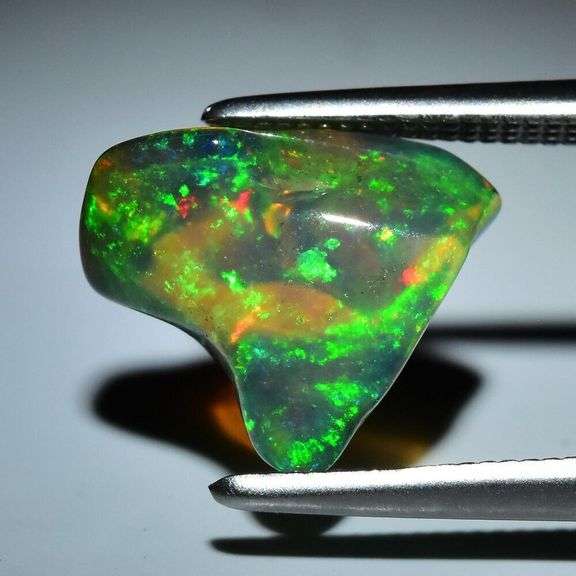 Gorgeous collectors 1.99ct free form black Opal vein
