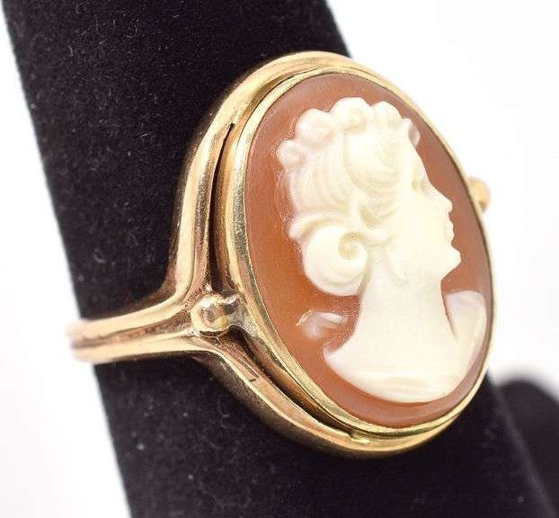 Fabolous 10K Yellow Gold Sardonyx Cameon Ring