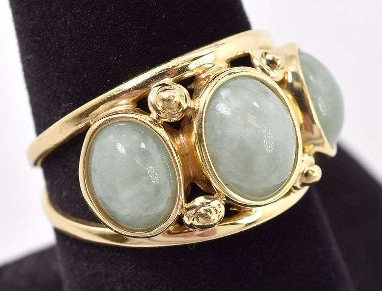 Beautiful 14K Yellow Gold Green Gemstone Ring