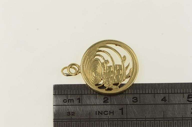 14K Yellow Gold Turtle Poking Head In Water Round Charm/Pendant