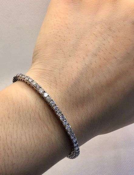 FANCY AND STYLISH 14K WHITE GOLD CUFF DIAMOND BANGLE BRACELET