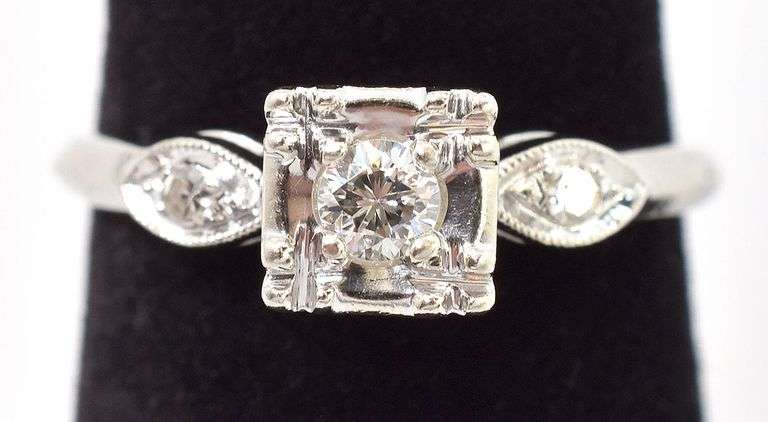 Shiny 14K White Gold Diamond Ring