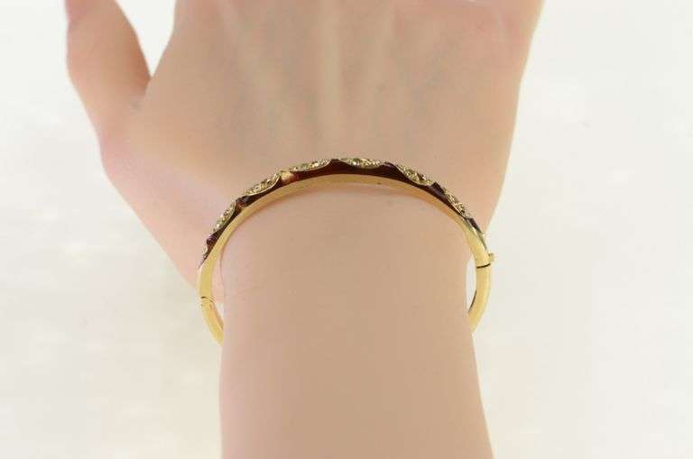 14K Yellow Gold 0.38 Ctw Diamond Enamel Ornate Bangle Bracelet