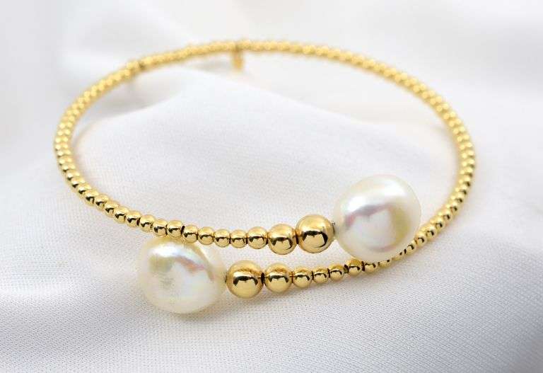 Feminine 14K YG Flexible Bangle with Pearl Ends