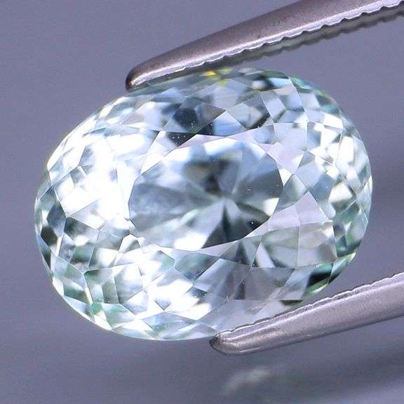 VS! 3.09ct oval cut platinum Aquamarine
