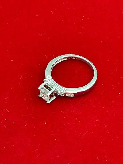 CERTIFIED PLATINUM DIAMOND ENGAGEMENT RING