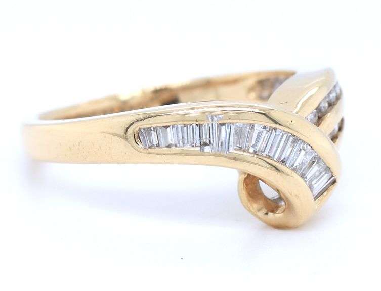 14kt Yellow gold 0.40ctw RBC and Baguette curved band