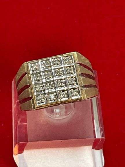 MEN'S GOLD AND DIAMOND RING