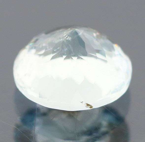 Bright .99ct platinum blue round cut Aquamarine