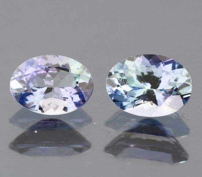 Gorgeous blue violet 1.56ct Tanzanite pair