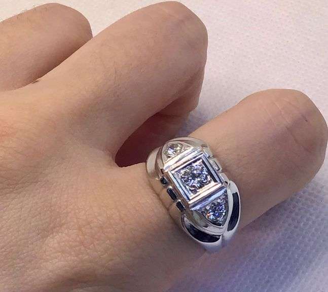 ELEGANT AND CLASSIC 14K WHITE GOLD TRIPLE DIAMOND MEN’S RING