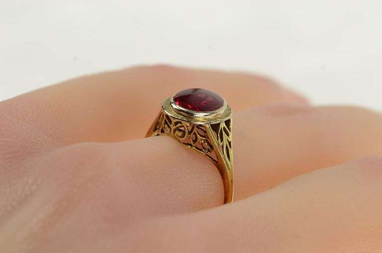 14K Yellow Gold Art Deco Syn. Ruby Leaf Vine Filigree Ring