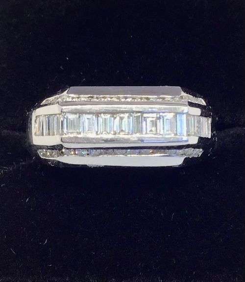 14K WHITE GOLD BAGUETTE AND ROUND CUT MEN’S DIAMOND RING