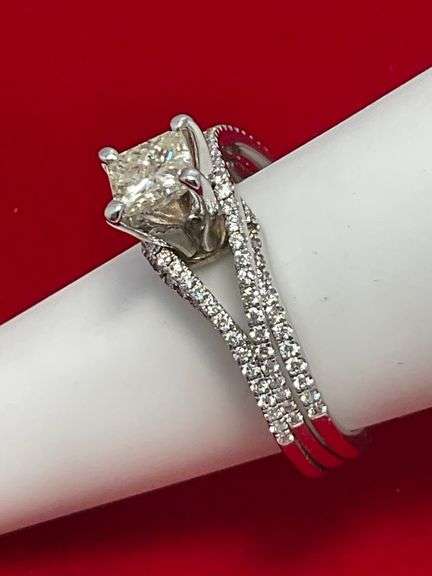CERTIFIED 14K WHITE GOLD DIAMOND RING. 1.40 CARAT