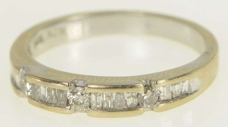 14K Yellow Gold 0.25 Ctw Scalloped Wedding Band Ring