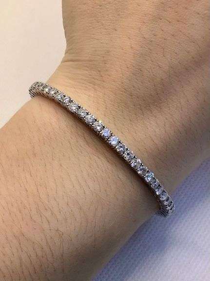 FANCY AND STYLISH 14K WHITE GOLD CUFF DIAMOND BANGLE BRACELET