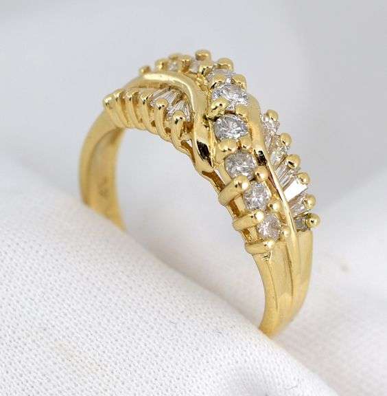 Sparkling Round & Baguette Diamond Ring