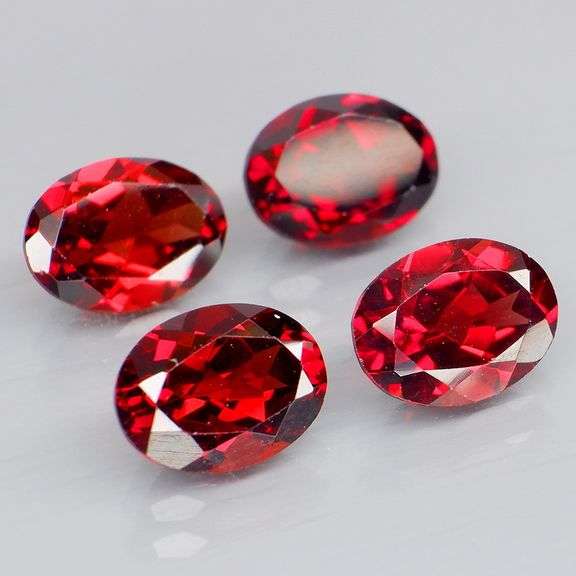 Amazing 5.86ct oval cut cherry red Garnet set