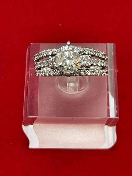 CERTIFIED 14K WHITE GOLD DIAMOND ENGAGEMENT RING. 2.02 CARATS