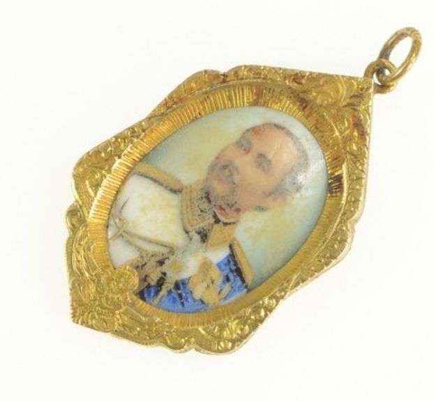 14K Yellow Gold Elaborate Painted Japanese Soldier Engraved Pendant