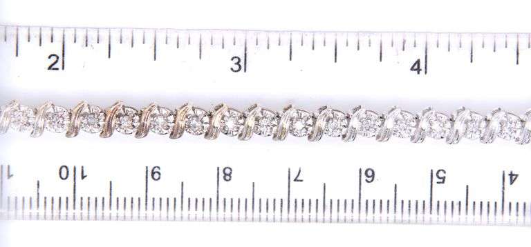 10kt White gold 1ctw diamond tennis bracelet
