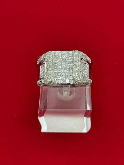 MEN'S CERTIFIED BRAND NEW 14K WHITE GOLD DIAMOND RING. 3.25 CARATS