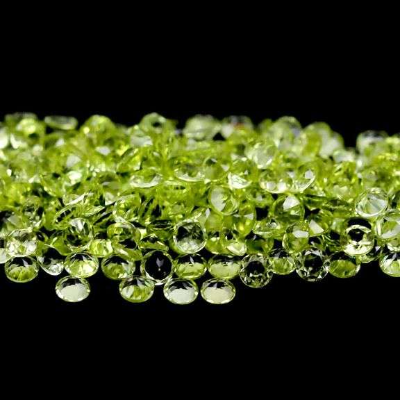 Sparkling 12.37ct green Peridot set