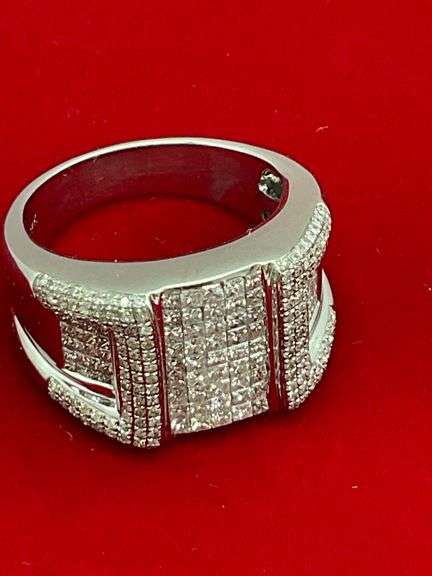 MEN'S CERTIFIED BRAND NEW 14K WHITE GOLD DIAMOND RING. 3.25 CARATS