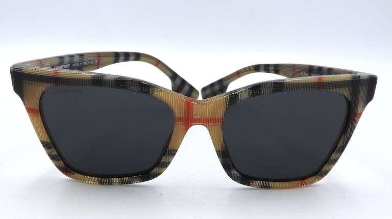 Burberry Nova check sunglasses