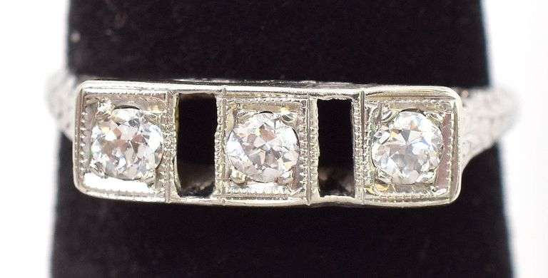 Vintage 18K White Gold Diamond Ring
