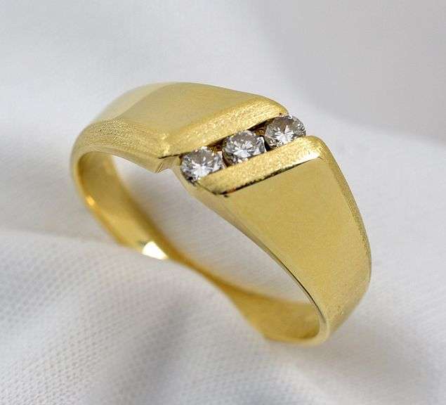 Easy to Wear Man's 3 Diamond Ring