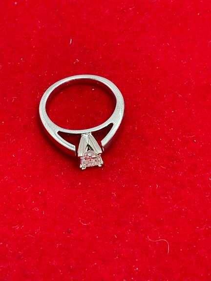 CERTIFIED 14K WHITE GOLD DIAMOND SOLITAIRE RING