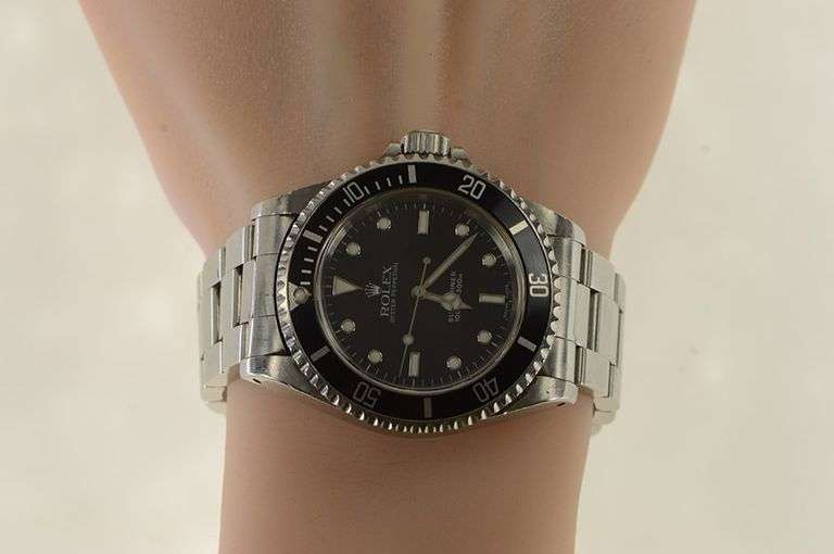 Rolex Submariner Model 14060 2002 Men's Watch