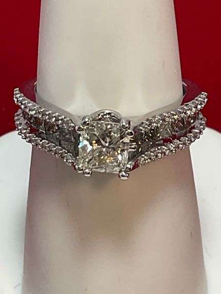 CERTIFIED BRAND NEW 14K WHITE GOLD DIAMOND ENGAGEMENT RING. 2.15 CARATS