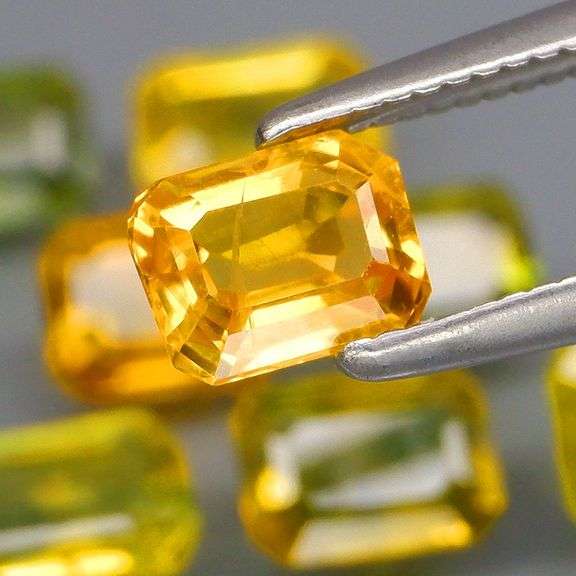 Full fire! 5.02ct top golden green Sapphire set