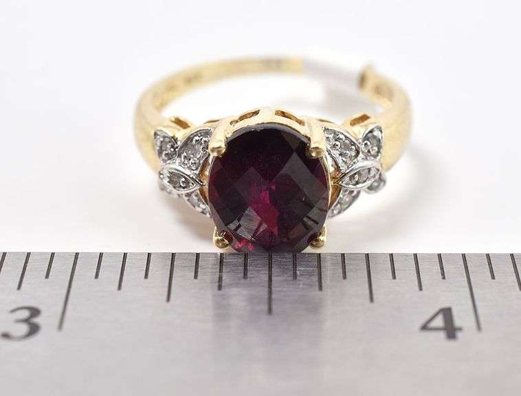 Brilliant Garnet and Diamond Ring in 14K Yellow Gold
