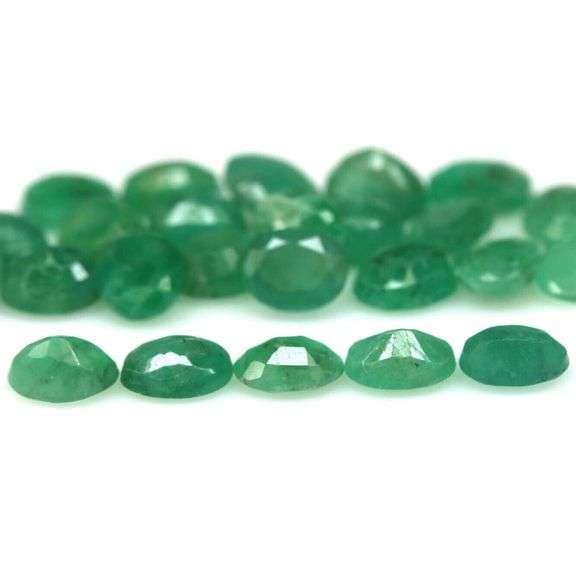Rich emerald green 8.53ct 20pc emerald set