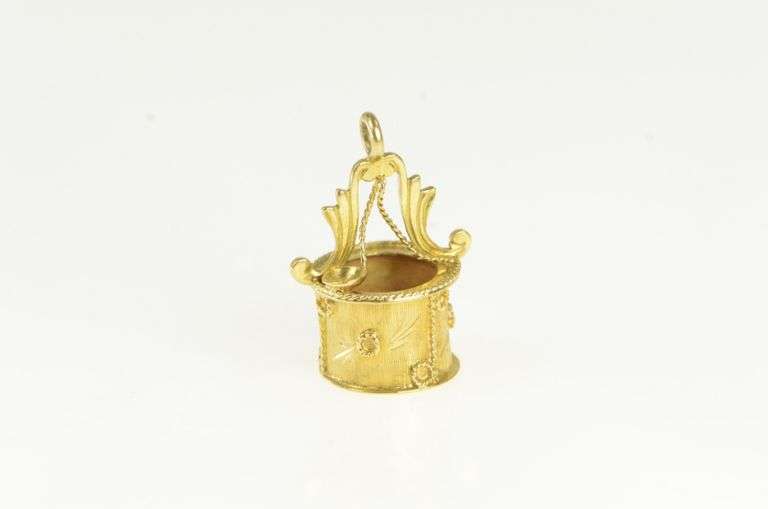 18K Yellow Gold 3D 1950's Wishing Well Carnelian Charm/Pendant