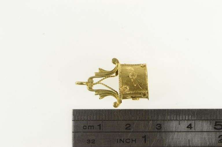 18K Yellow Gold 3D 1950's Wishing Well Carnelian Charm/Pendant