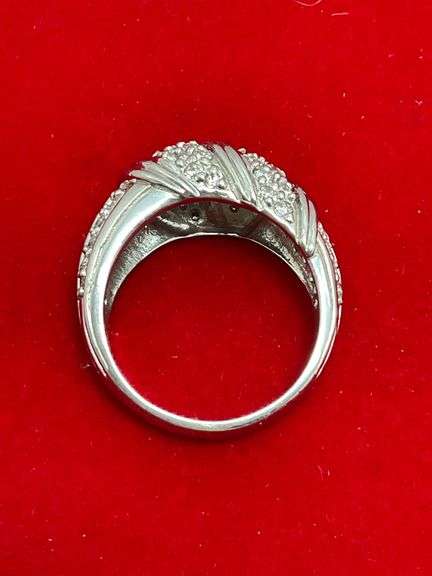 CERTIFIED PLATINUMDIAMOND BAND RING. IN MINT CONDITION